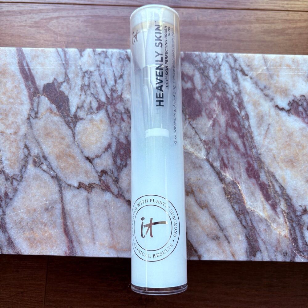 IT Cosmetics - HEAVENLY SKIN™ CC+ SKIN-PERFECTING BRUSH #702